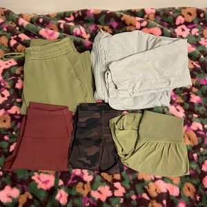 SOLD Lululemon bundle size 4 and 6